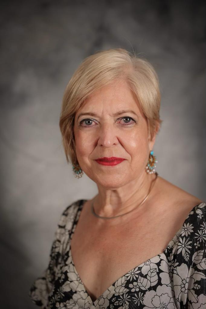 Sra. Linda Commander Morales